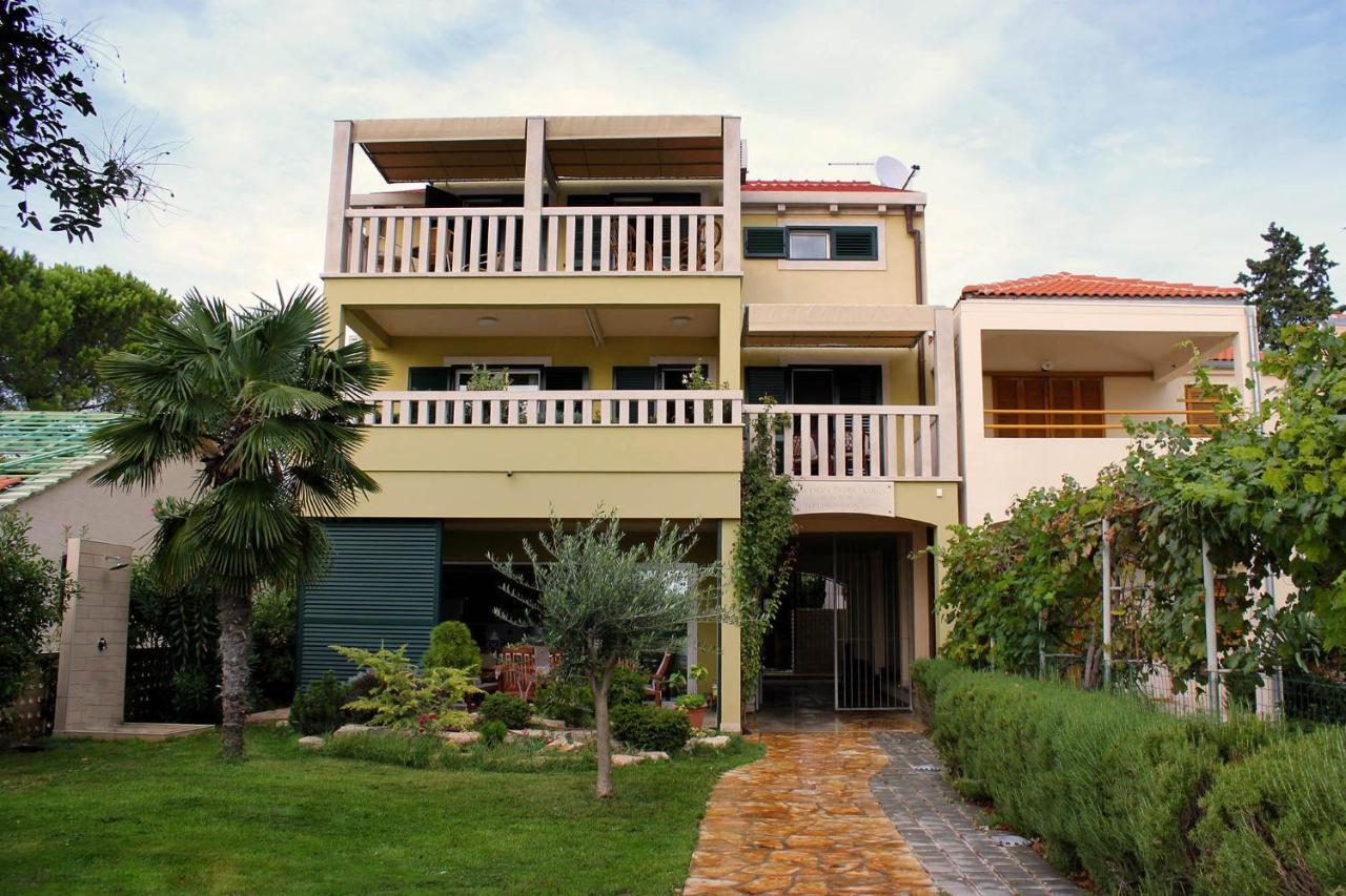 Apartments Petra i Karlo Turanj Bagian luar foto