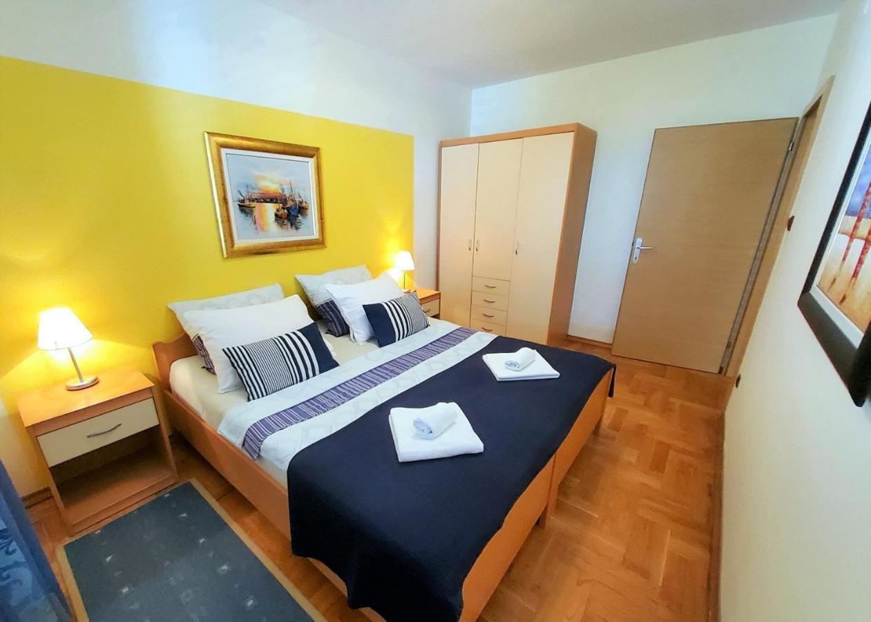 Apartments Petra i Karlo Turanj Bagian luar foto