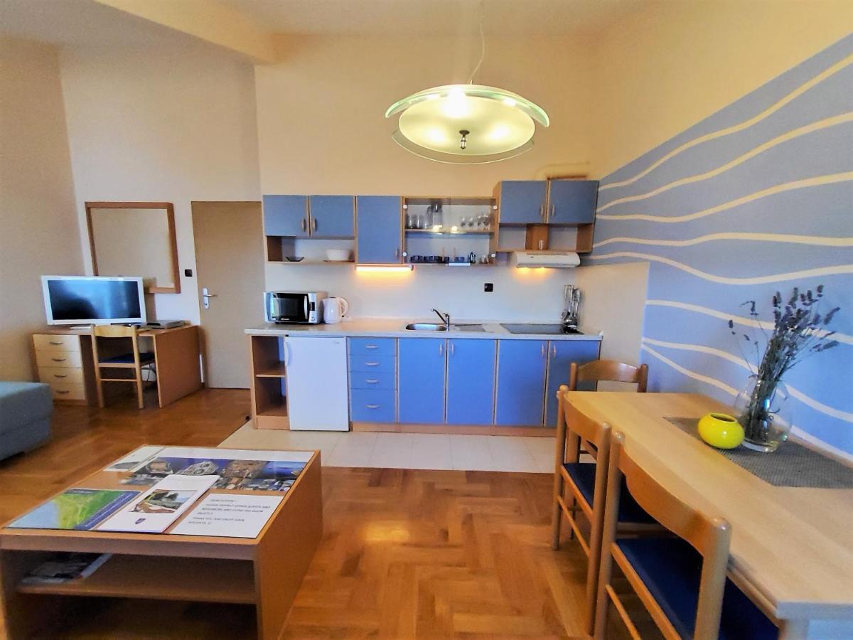 Apartments Petra i Karlo Turanj Bagian luar foto