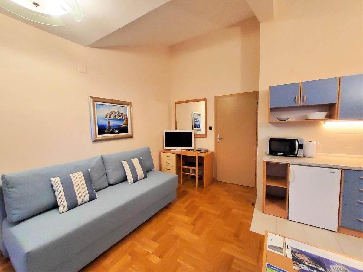Apartments Petra i Karlo Turanj Bagian luar foto