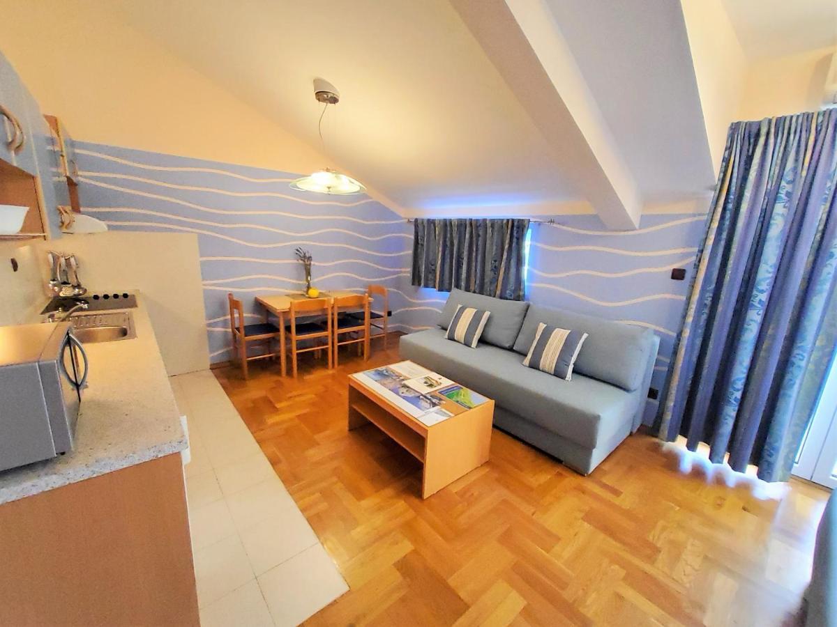Apartments Petra i Karlo Turanj Bagian luar foto